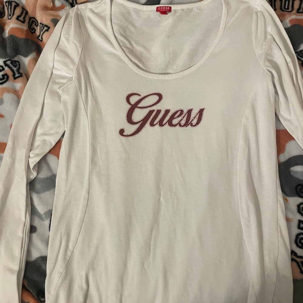 ☘️☘️Guess Women's Cream Long Sleeve Top with Red Logo